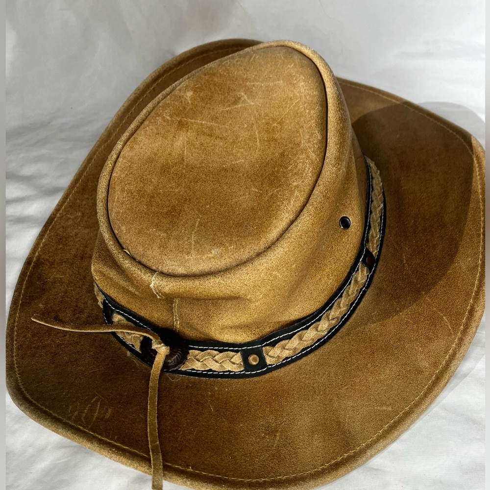 Classic Women's Tan Suede Western Hat